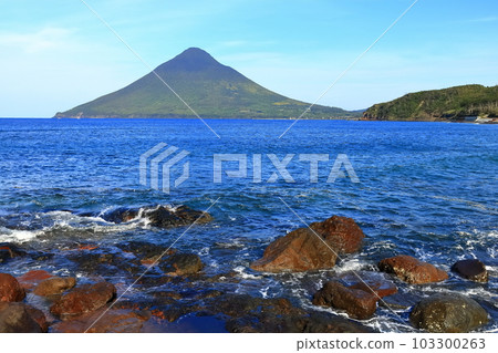 [鹿兒島縣]從薩摩的長崎鼻看到的開聞岳（薩摩富士） 103300263