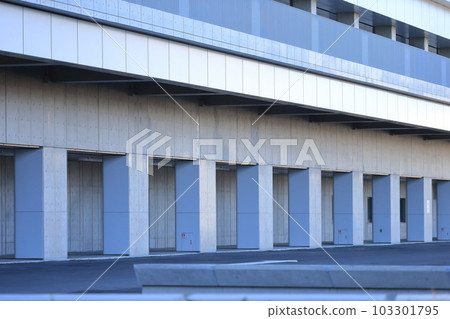 Consecutive exposed concrete columns 103301795