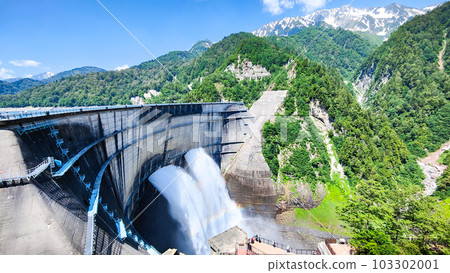 Kurobe Dam in early summer Kurobe Dam in early summer 103302001