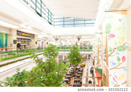 May: Eating fast food at a shopping center with my family 103302222