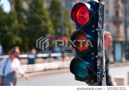 Close-up of a traffic light for cyclists, which is lit in red. A bicycle is shown on the traffic light 103302322