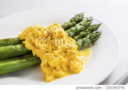 綠蘆筍炒雞蛋 103303743