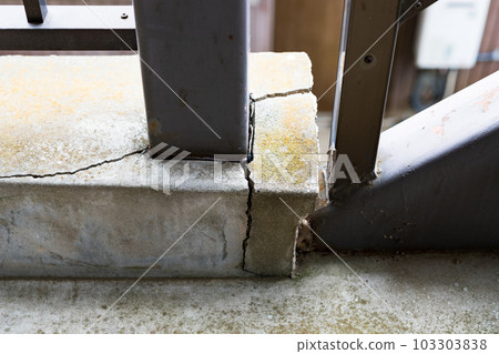 Earthquake damage Concrete cracks in apartment stairs Earthquake damage Concrete cracks in apartment stairs 103303838