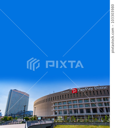 Fukuoka PayPay Dome is the home stadium of the Softbank Hawks [ Scenery of Fukuoka City ] 103303980