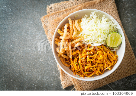 Chinese Yunnan Noodles or Kwa Meng Chinese Yunnan Noodles or Kwa Meng 103304069