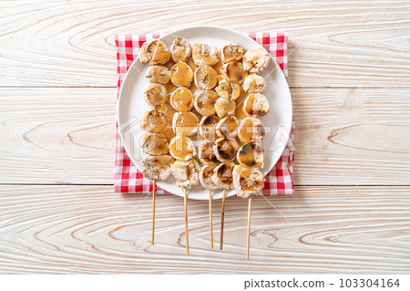 Grills Banana with Caramel Sauce Grills Banana with Caramel Sauce 103304164