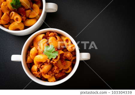 macaroni with tomatoes sauce and mince pork 103304339