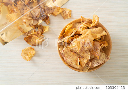 Crispy Sweet Taro Chips - snack Crispy Sweet Taro Chips - snack 103304413
