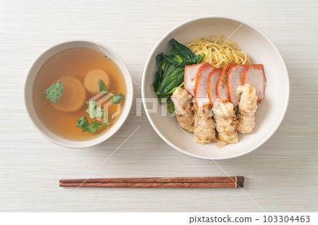 Barbecue Red Pork and Wonton Noodles with Soup 103304463