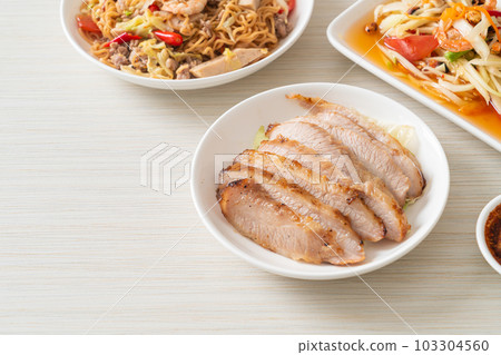 Thai Grilled Pork Neck with Spicy Dipping Sauce 103304560