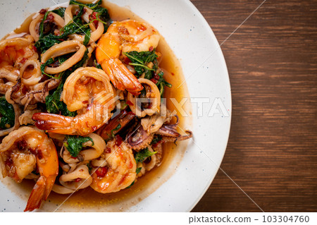 stir-fried seafood with Thai basil 103304760