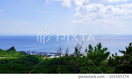 Scenery seen from Mt. Chijin in Izena Island, Okinawa Prefecture Scenery seen from Mt. Chijin in Izena Island, Okinawa Prefecture 103305374