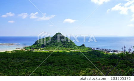 從沖繩縣伊是名島池津山看到的風景 從沖繩縣伊是名島池津山看到的風景 103305375