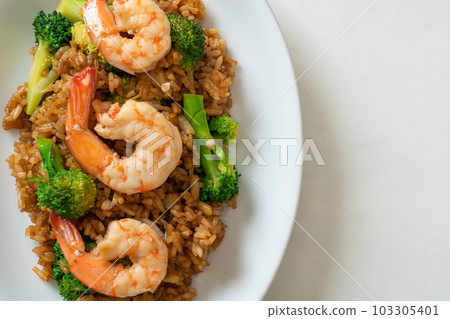 fried rice with broccoli and shrimps 103305401
