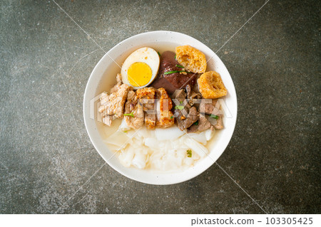 paste of rice flour or boiled Chinese pasta square in clear soup 103305425