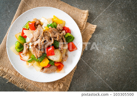 Stir Fried Pork with Black Pepper Stir Fried Pork with Black Pepper 103305500