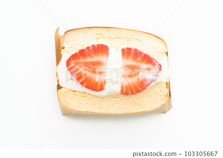 pancake sandwich strawberry fresh cream 103305667