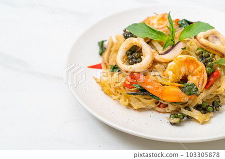 stir fried spicy noodles with sea food stir fried spicy noodles with sea food 103305878