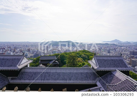 A 360-degree view of the fresh greenery of Matsuyama City from the Matsuyama Castle tower A 360-degree view of the fresh greenery of Matsuyama City from the Matsuyama Castle tower 103306293
