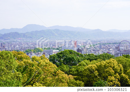 從松山城樓可以 360 度全方位欣賞松山市的新鮮綠意 103306321