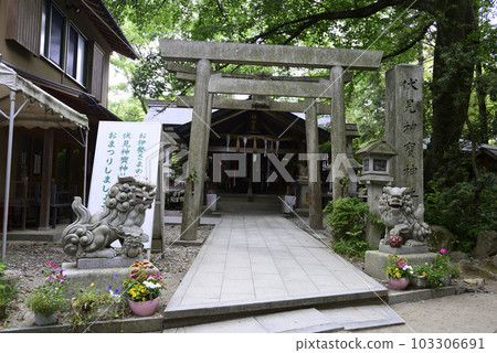 伏見神社本殿 伏見神社本殿 103306691