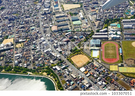 The city of Itami as seen from the plane after taking off from Itami Airport 103307051