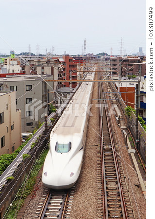 A train running near Hiyoshi Tunnel on the Tokaido Shinkansen 103307499