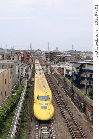 Doctor Yellow running near Hiyoshi Tunnel on the Tokaido Shinkansen 103307502