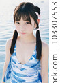 倒映在海中的泳裝少女 103307553