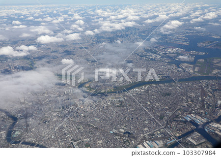 從高空俯瞰多摩川和川崎賽馬場周邊 從高空俯瞰多摩川和川崎賽馬場周邊 103307984