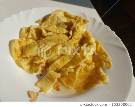 Pancakes fried in a pan 103308063