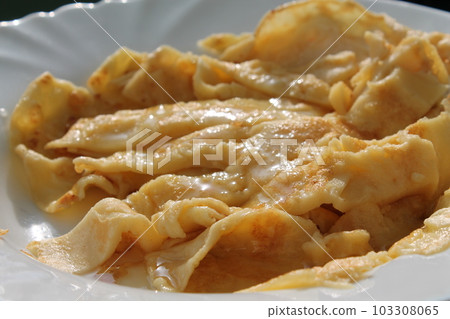 Pancakes fried in a pan 103308065