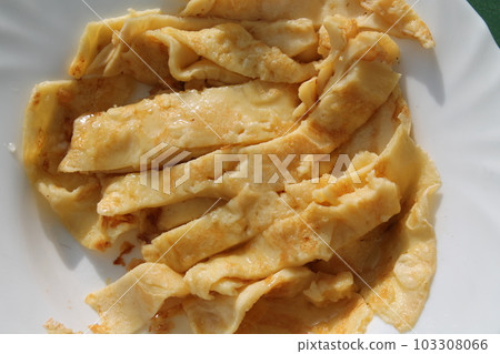 Pancakes fried in a pan 103308066