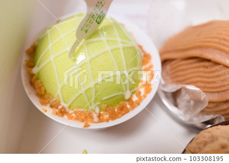 瓜形紙杯蛋糕 103308195