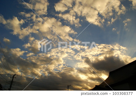 顏色:天空、雲彩、天氣:晴天(2023 年 5 月註冊) 顏色:天空、雲彩、天氣:晴天(2023 年 5 月註冊) 103308377