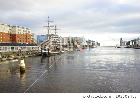 ireland dublin liffey river cityscape ireland dublin liffey river cityscape 103308413