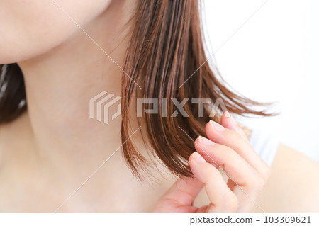 女人的頭髮尖 103309621