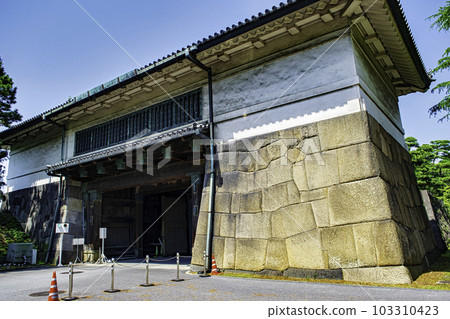 Imperial Palace Fukiage Gyoen Kikyo Gate 103310423
