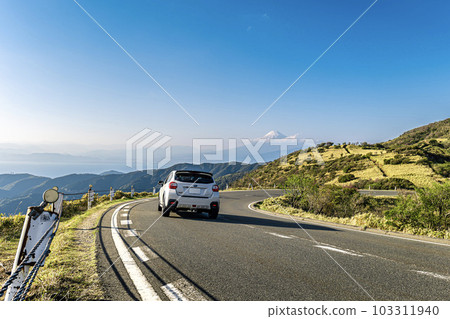 Drive the Nishiizu Skyline in Shizuoka Prefecture with Mount Fuji in the background 103311940