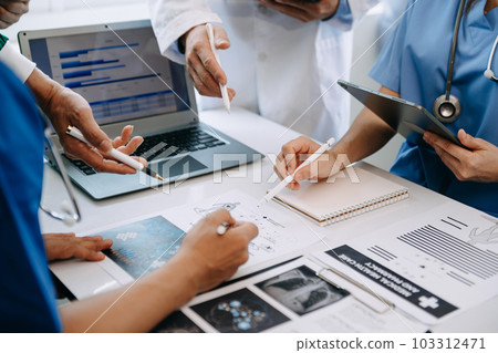 Meeting team of doctor and medical staff Consultation about the treatment of heart disease, pneumonia, gastrointestinal and stomach diseases. and osteoporosis . 103312471