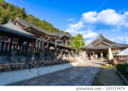 [Chinese Thirty-three Kannon Sacred Sites] No. 26 Ichibata-ji Temple grounds in clear autumn weather Izumo City, Shimane Prefecture 103313474
