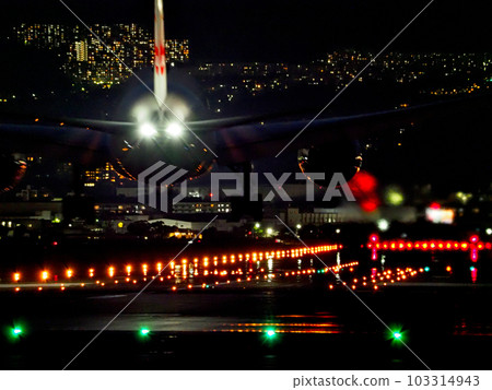 大阪伊丹機場(大阪國際機場)夜景 大阪伊丹機場(大阪國際機場)夜景 103314943