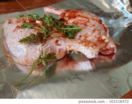 Preparation of duck legs, their pickling Preparation of duck legs, their pickling 103316472