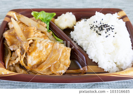 美味的豬肉薑烤午餐 美味的豬肉薑烤午餐 103316685