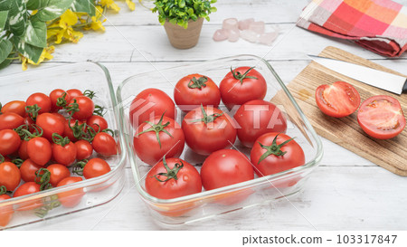 Tomatoes and mini tomatoes 103317847