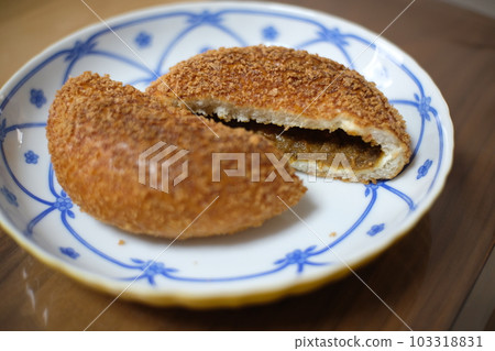 Curry bread Curry bread 103318831