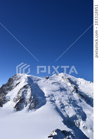 從 Aiguille du Midi 天文台俯瞰歐洲阿爾卑斯山 從 Aiguille du Midi 天文台俯瞰歐洲阿爾卑斯山 103318951