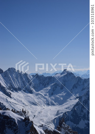 從 Aiguille du Midi 天文台俯瞰歐洲阿爾卑斯山 從 Aiguille du Midi 天文台俯瞰歐洲阿爾卑斯山 103318961