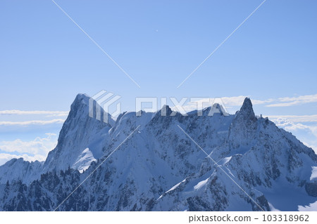 從 Aiguille du Midi 天文台俯瞰歐洲阿爾卑斯山 從 Aiguille du Midi 天文台俯瞰歐洲阿爾卑斯山 103318962