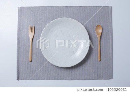 White plate and fork and spoon 103320081